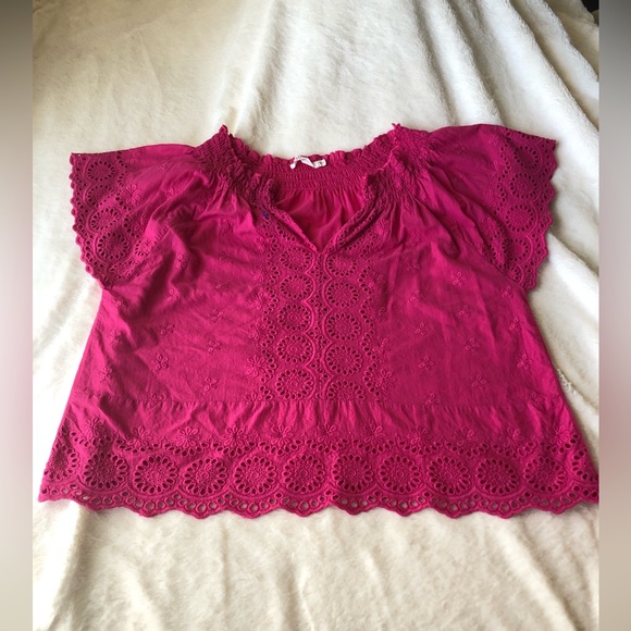 ELLISON Berry Eyelet Top In Berry - Picture 2 of 13